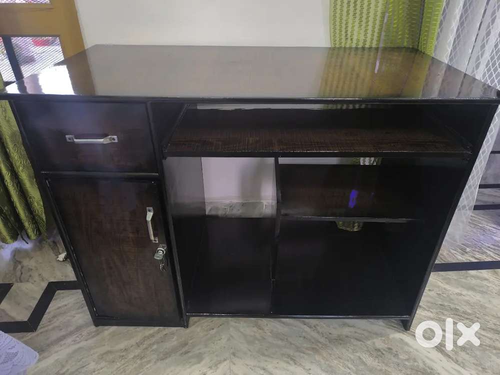 COMPUTER TABLE 2 DAYS OLD