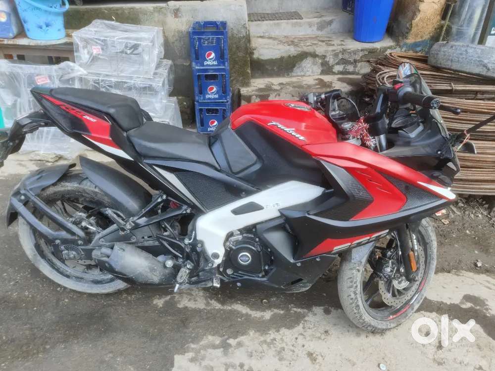 Bajaj RS 200