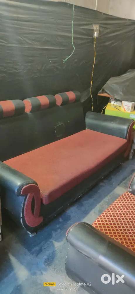 जुने फर्निचर घेऊ व देऊ