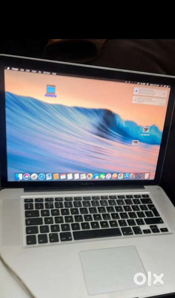 Apple laptop i7 8gb 512 gb