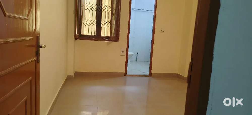 Sharing girl PG Or Saparate room