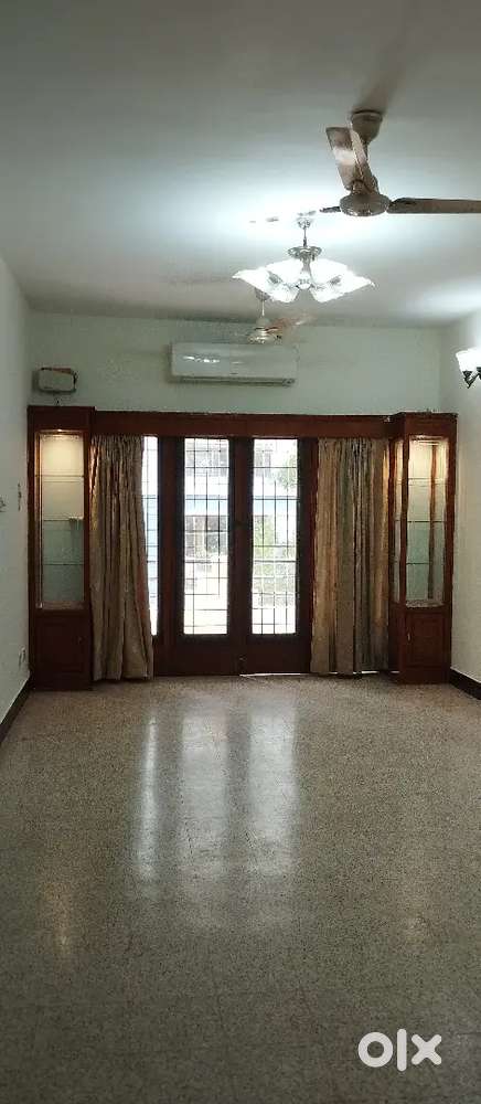Prime location 3 BHK semi furnished in Nelson manikkam road