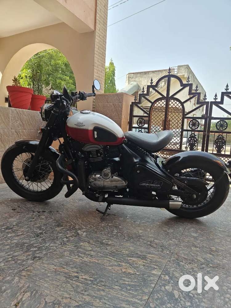Jawa 42 Bobber (Dual Tone Jasper Red)