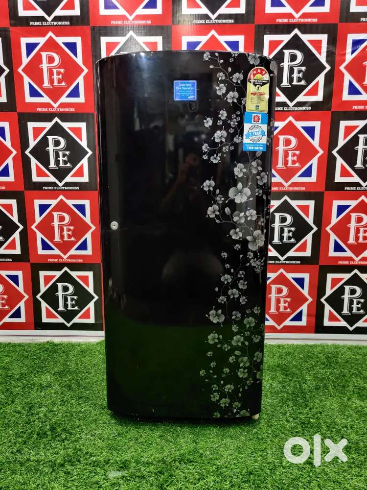 £~ Samsung 5 star flower model in good condition with six months::/