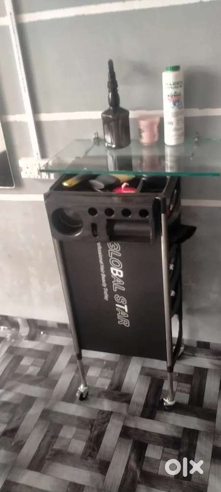 Saloon itam