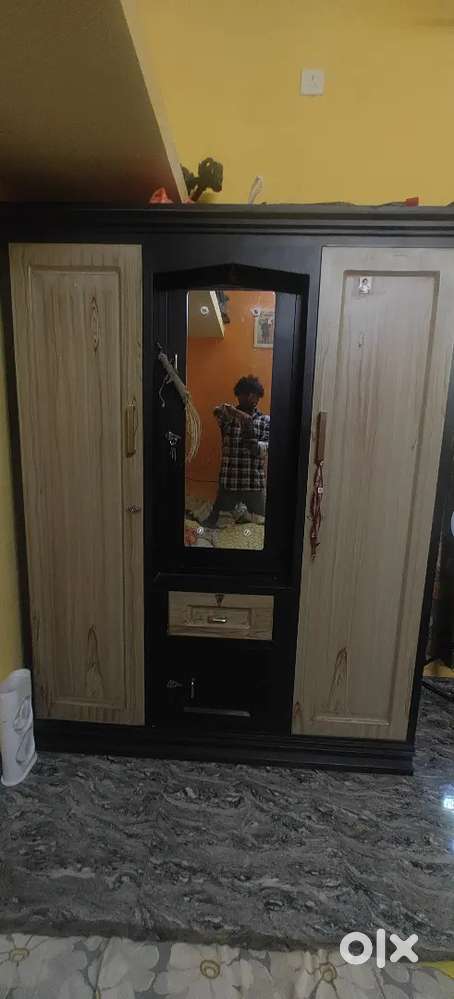 Metal wardrobe 3 door good condition