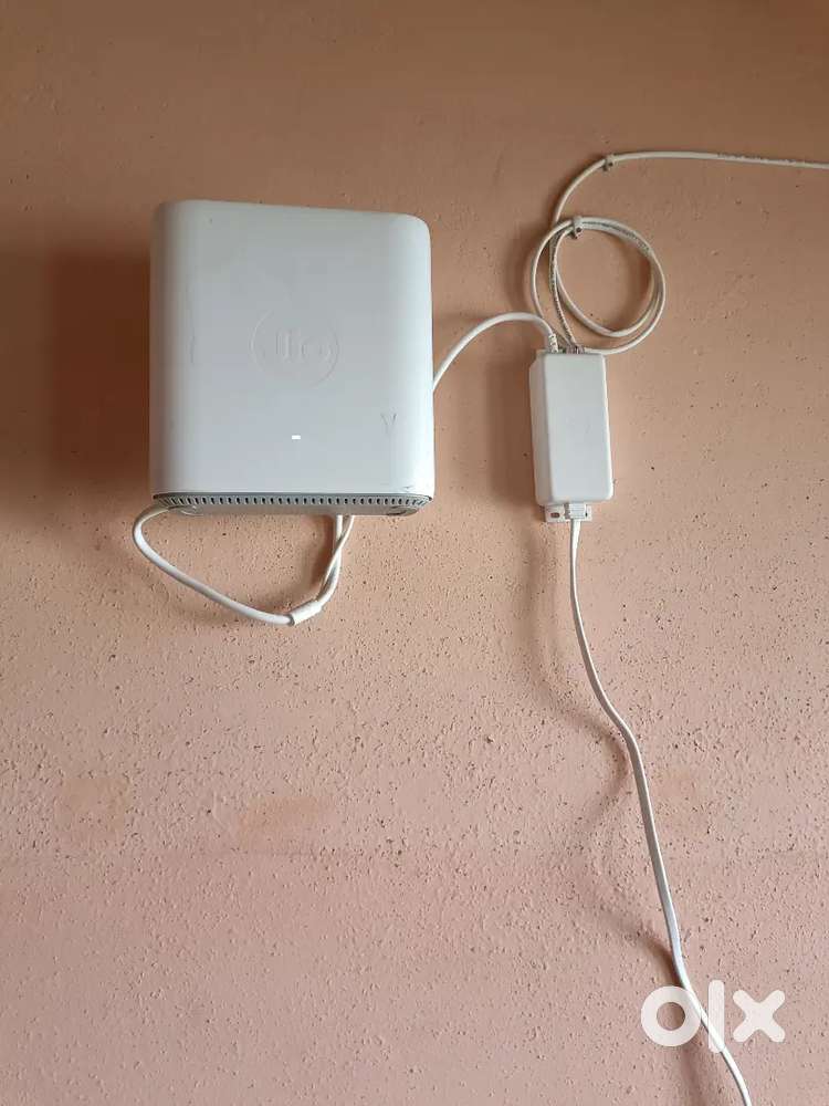 Jio air fiber home router and set up box