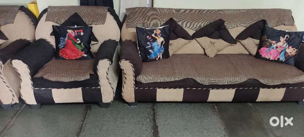 Mujhe sofa bechna hai