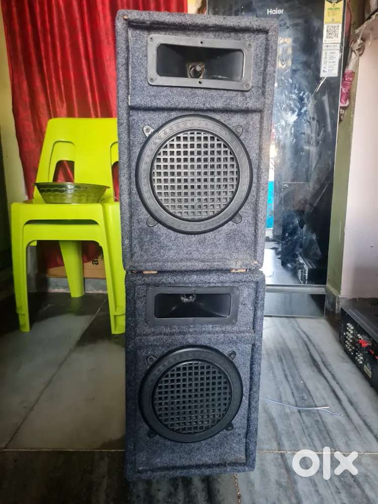 8 inch to speakers box good condition