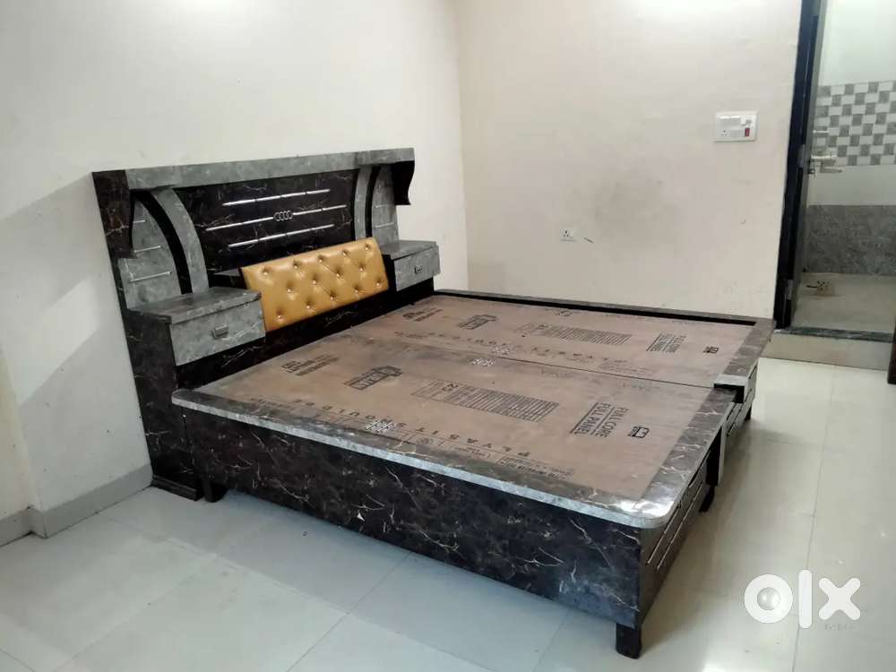 1bhk room available semi furnished room