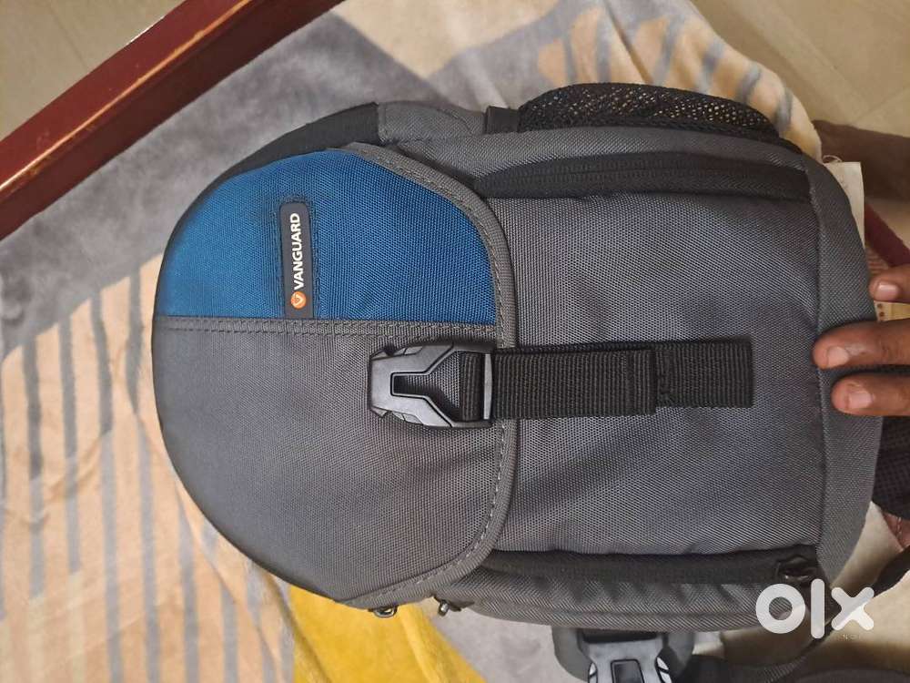 Canon 1300d with 18 to 55m lens and 8 gb sony memory card