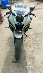 R15 V4 M  SHOWROOM CONDITION