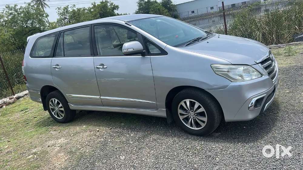Toyota Innova 2015 Diesel 208000 Km Driven New Tayar Original car