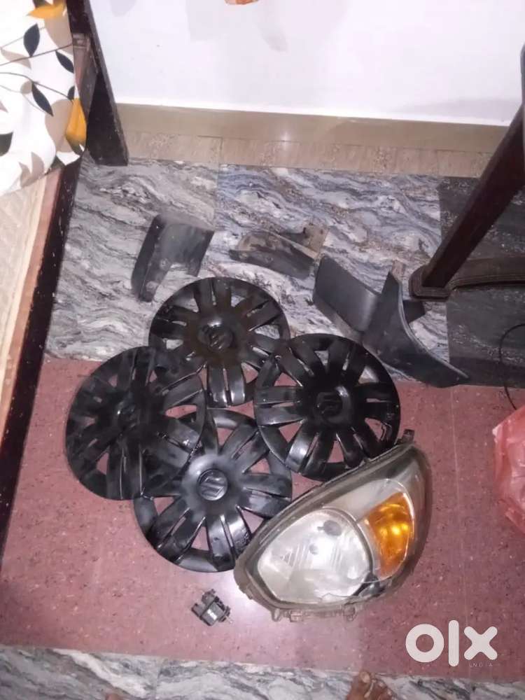 Alto 800 left hedlgt small broken whl cup mud flap