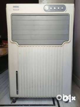 Usha Honeywell Portable Air Cooler with Remote Control