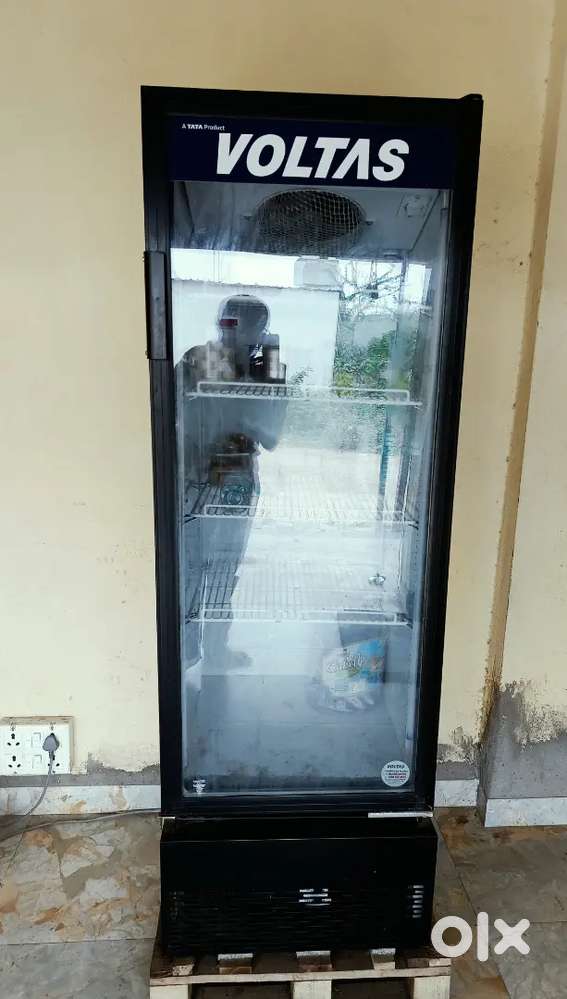 Display fridge for shop