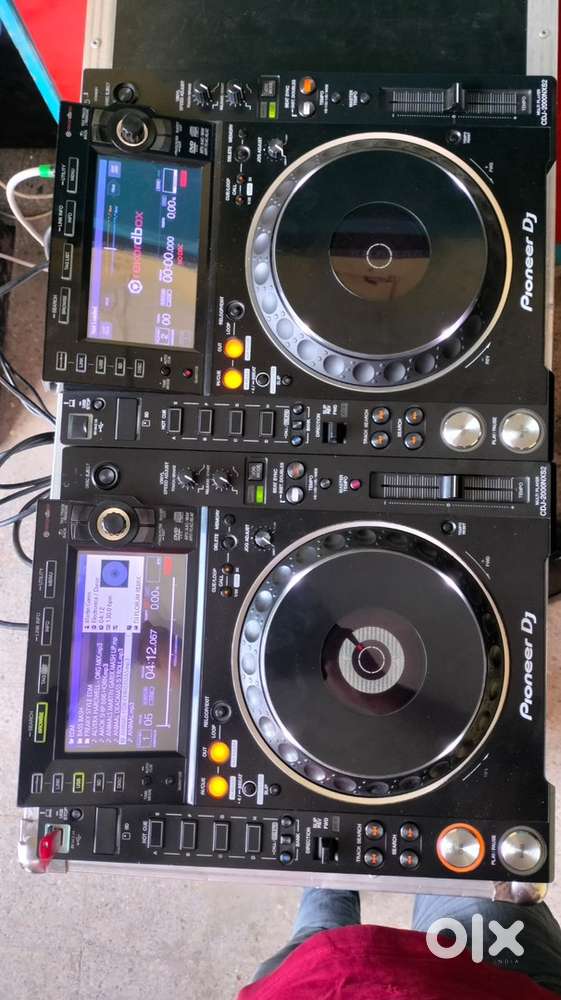 Pioneer CDJ 2000 Nxs 2 Pair with Box