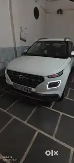 Hyundai Venue 2022 Petrol Well Maintained