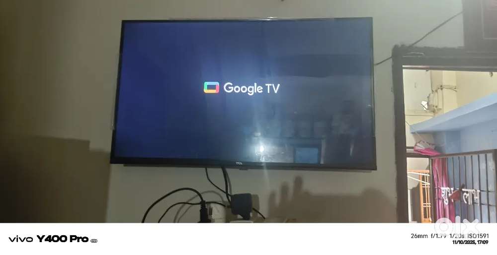 टीसीएल कंपनी की टीवी है