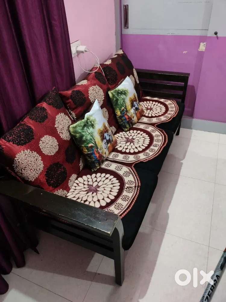 Sofa set with table for sell