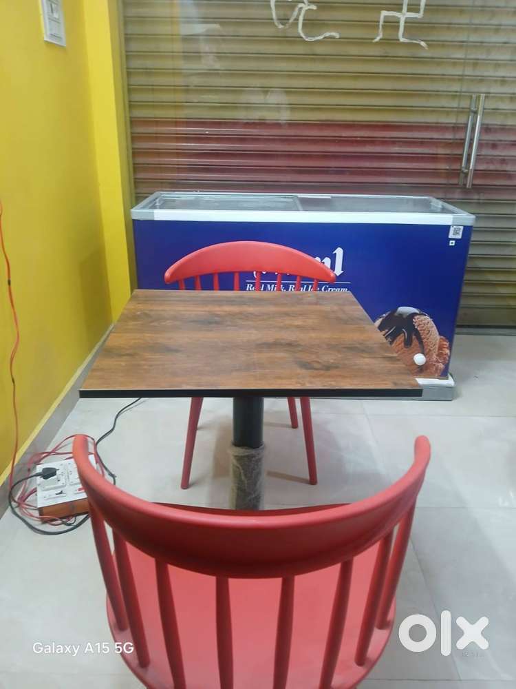 RESTAURANT CHAIRS TABLE/ ICE CREAM PARLOUR CHAIRS TABLE