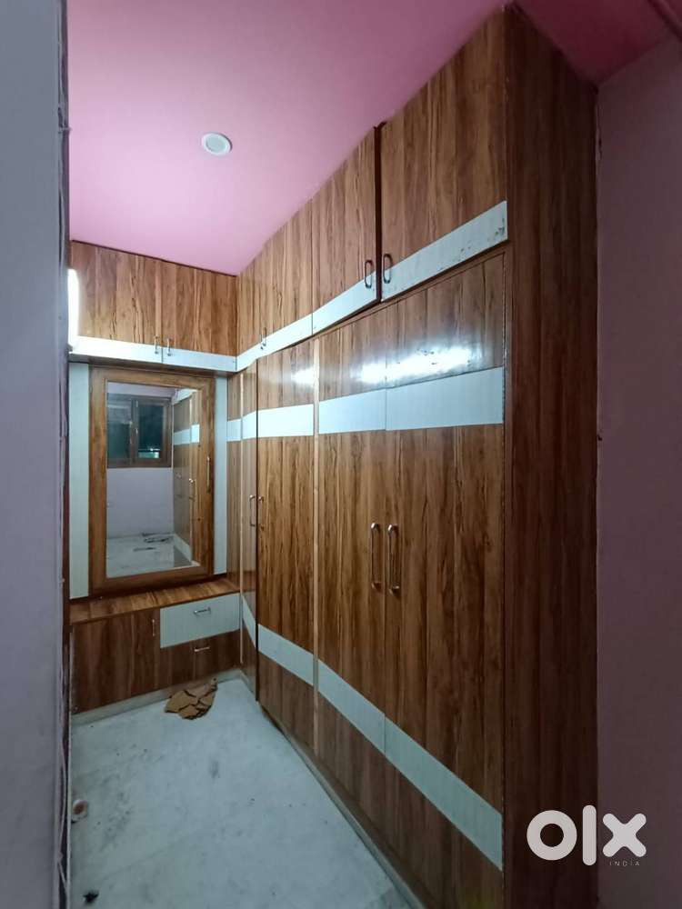 4 BHK 200 SQUARE WITH LIFT