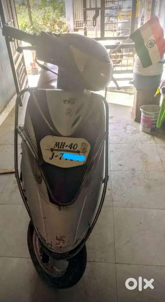 Scooty good condition or self Start Singal hand lady