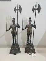 beautifully crafted 2.5-foot statue made of durable gunmetal alloy.