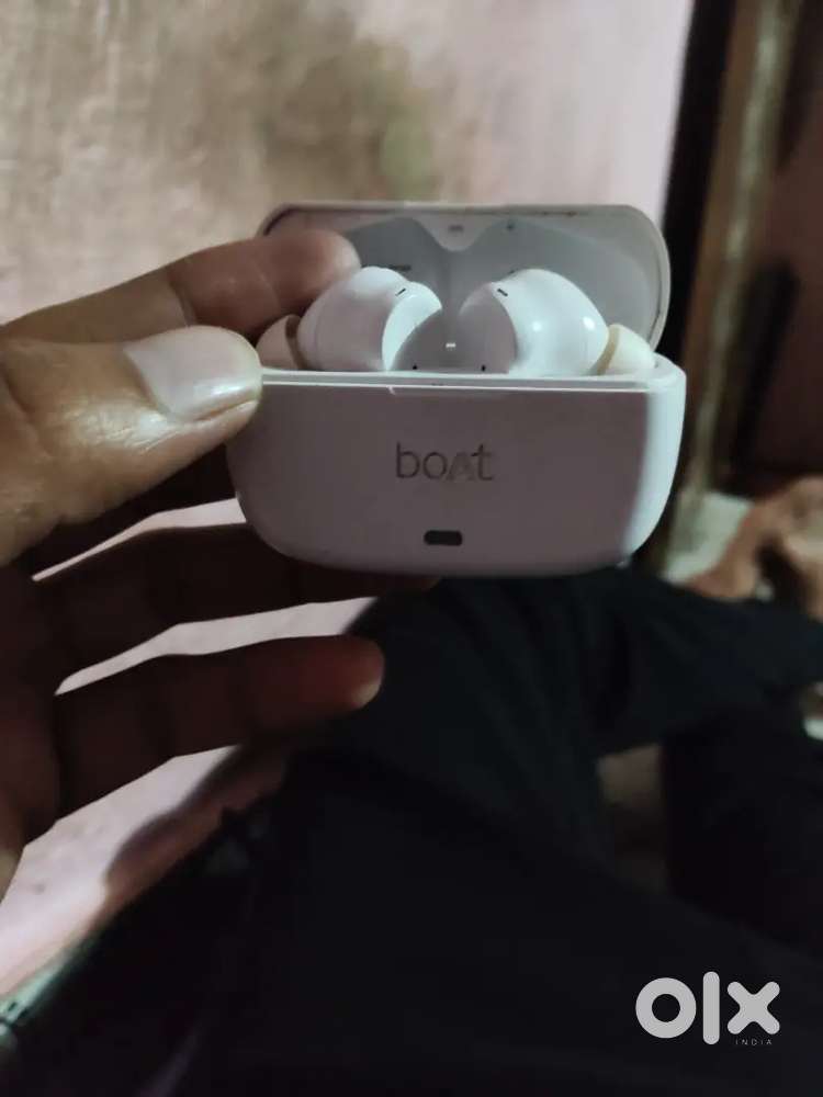 Earbuds boat