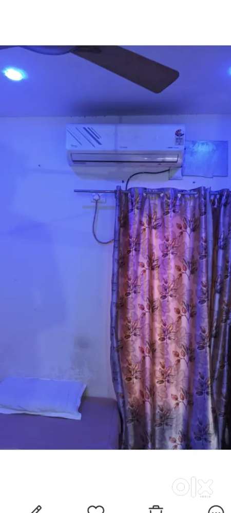 Room for rent full furnished.