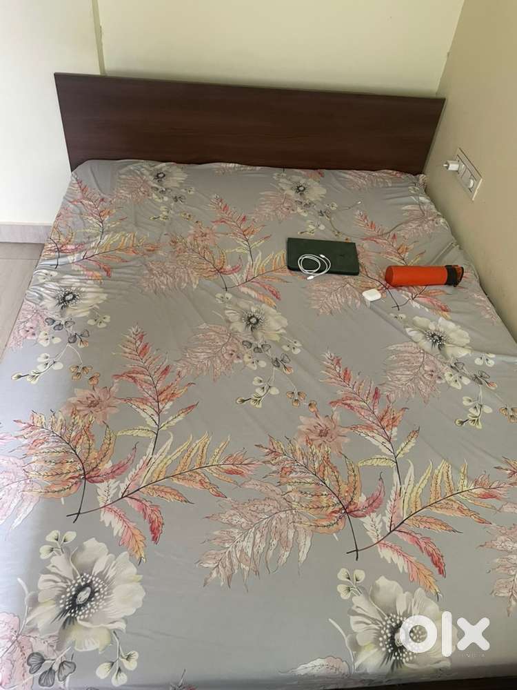Bed with Mattress – Great Condition