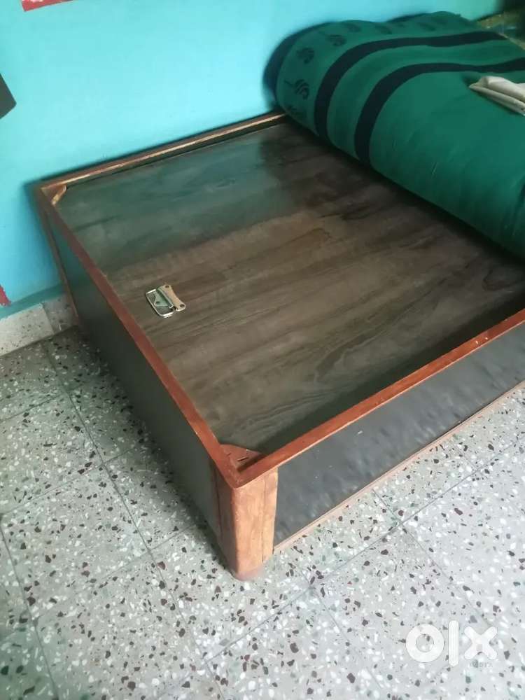 Box bed Naya hai arjant dena hai
