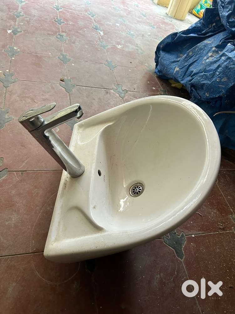 Cera washbasin with Kohler mixer tap