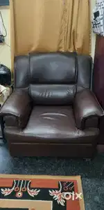 Sofa single seater for sale 3+ years old for 2500rs