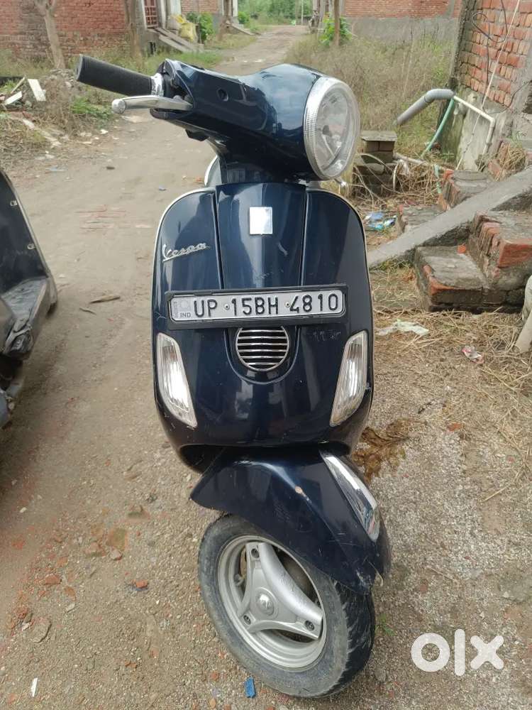 Vespa scooter 2013 model first owner