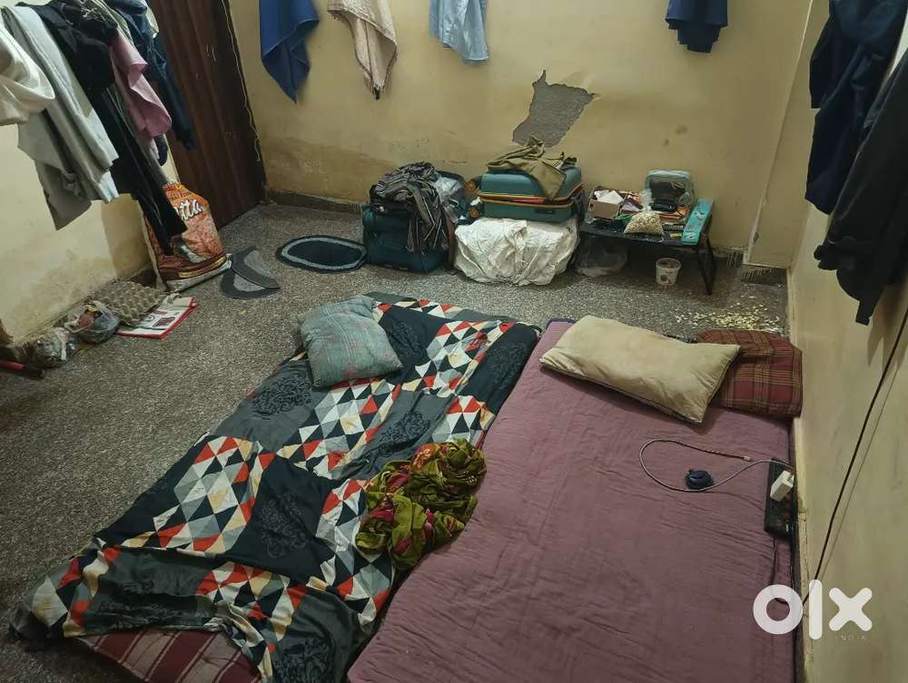 Need  roommate no any restriction sector 10A near anaaj mandi