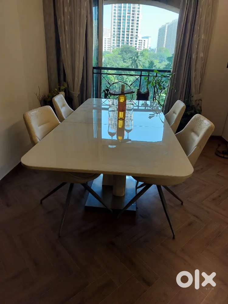 Dinning Table 4 Seater (Extendable to 6)
