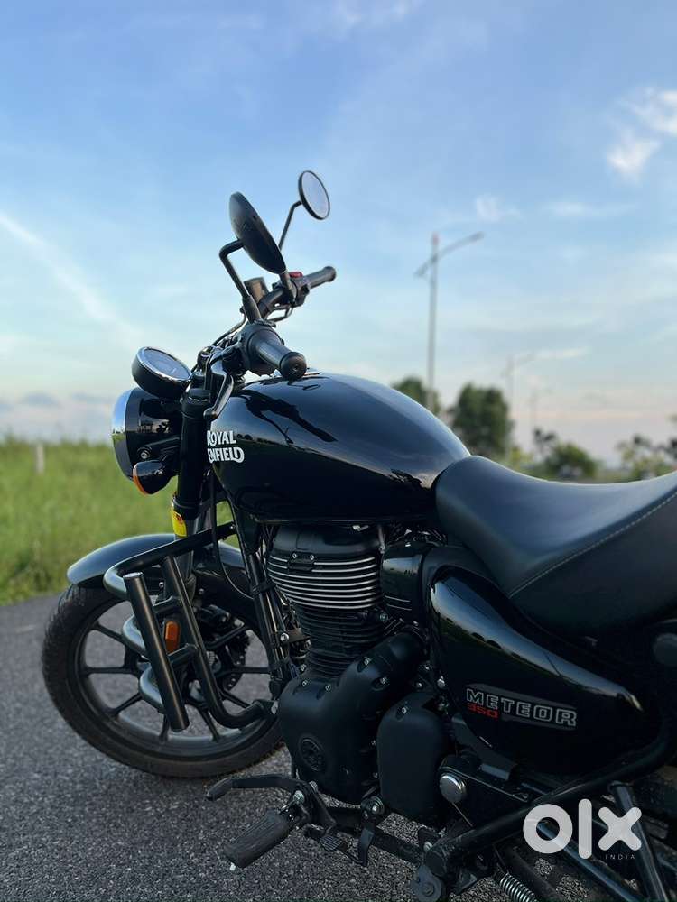 Royal enfield Meteor 350 fireball black