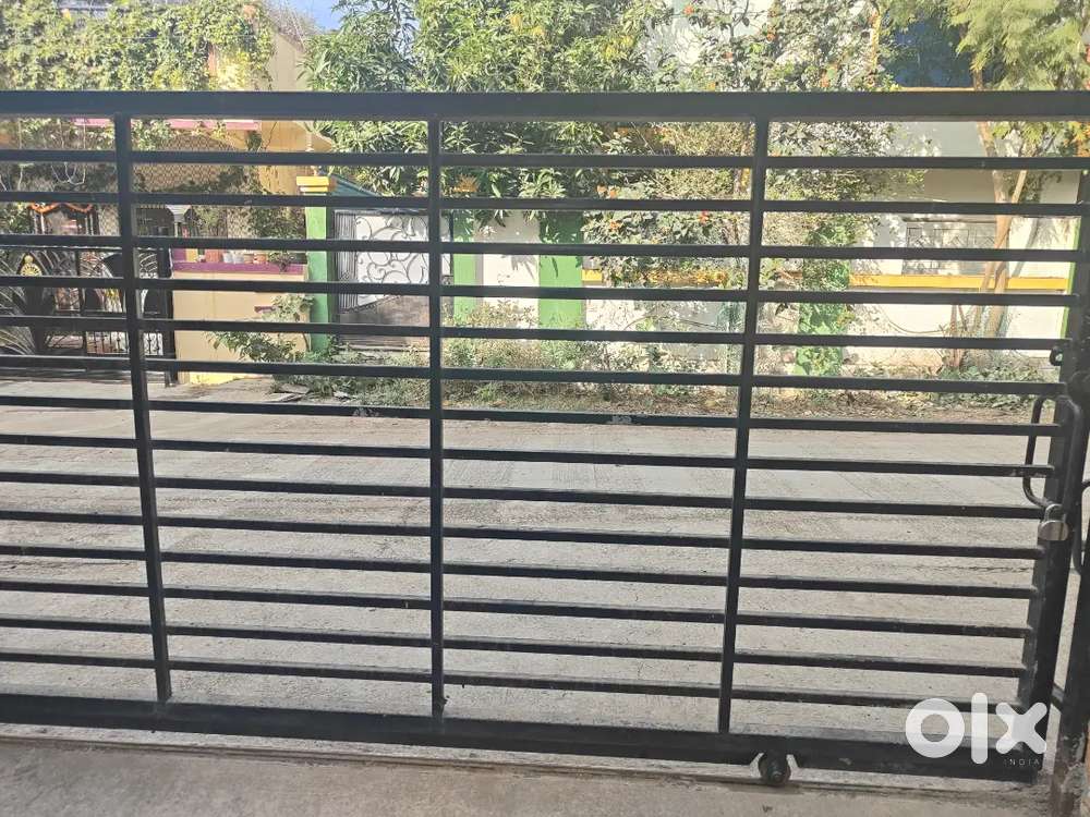 Loheka sliding gate