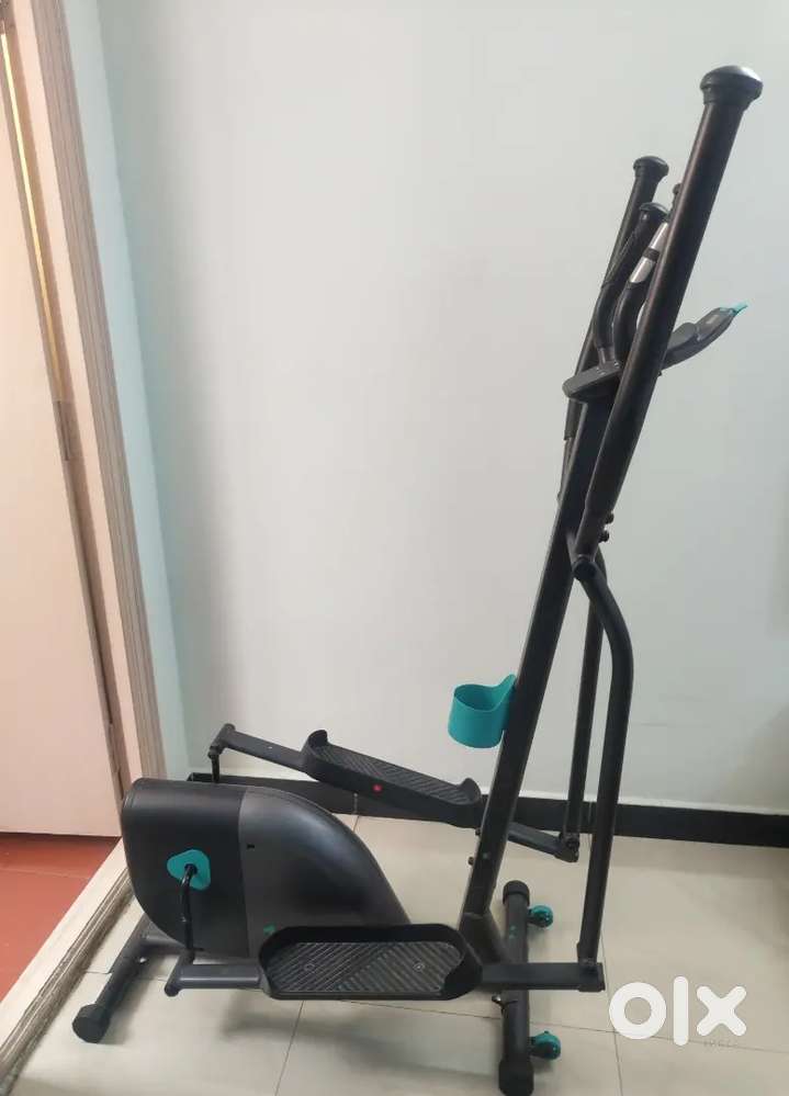 DOMYOS Elliptical Cross Trainer EL120 – 6kg Flywheel, 10 Resistance