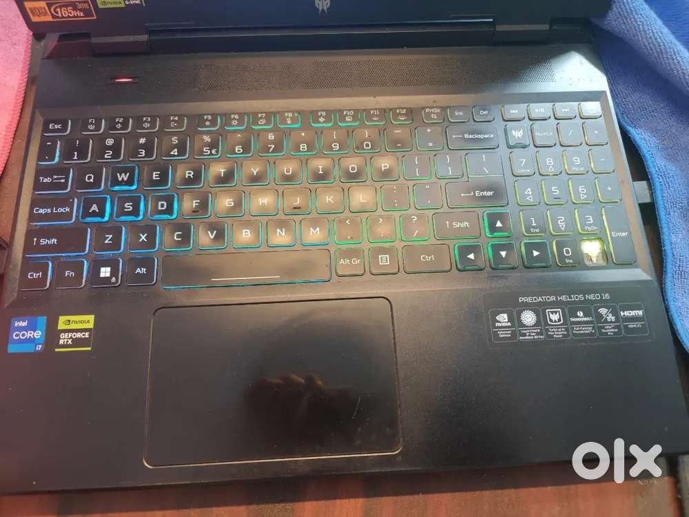 Acer Predator Helios Neo 17 13700HX RTX 4060 8gb vram and 16gb ram.