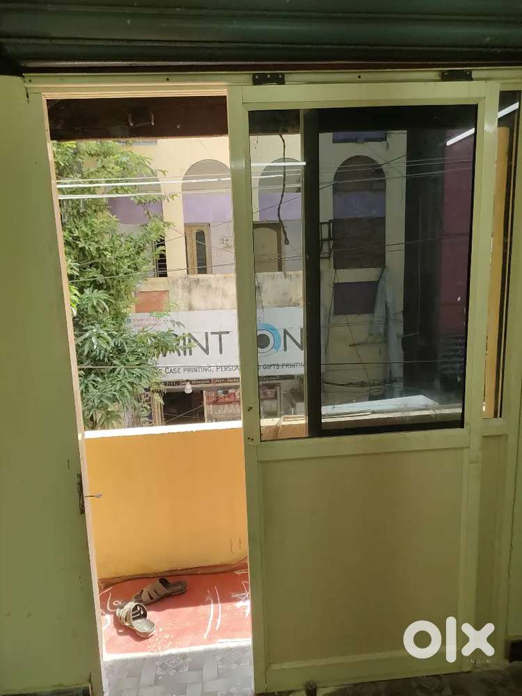 Rent shop 1st floor at Arundelpet