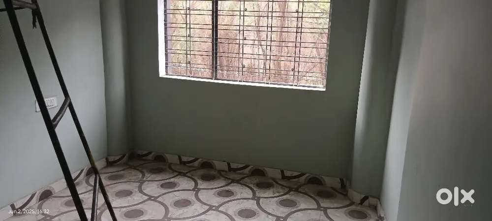 Room available for girls  main road kothari hospital wright town