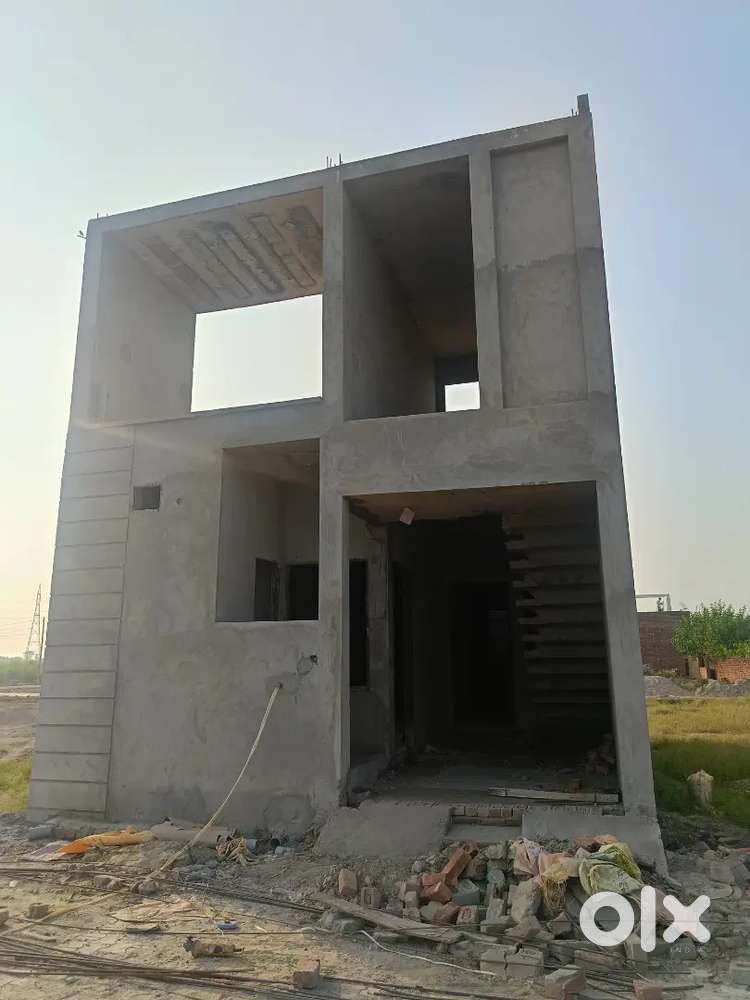 Meerut 105 gaz house under construction