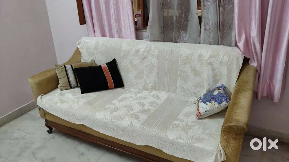 Selling 5 seater sagwan sofa set