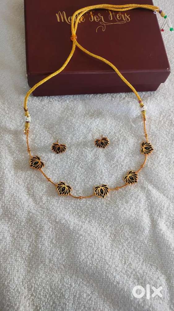 Lotus necklace choker