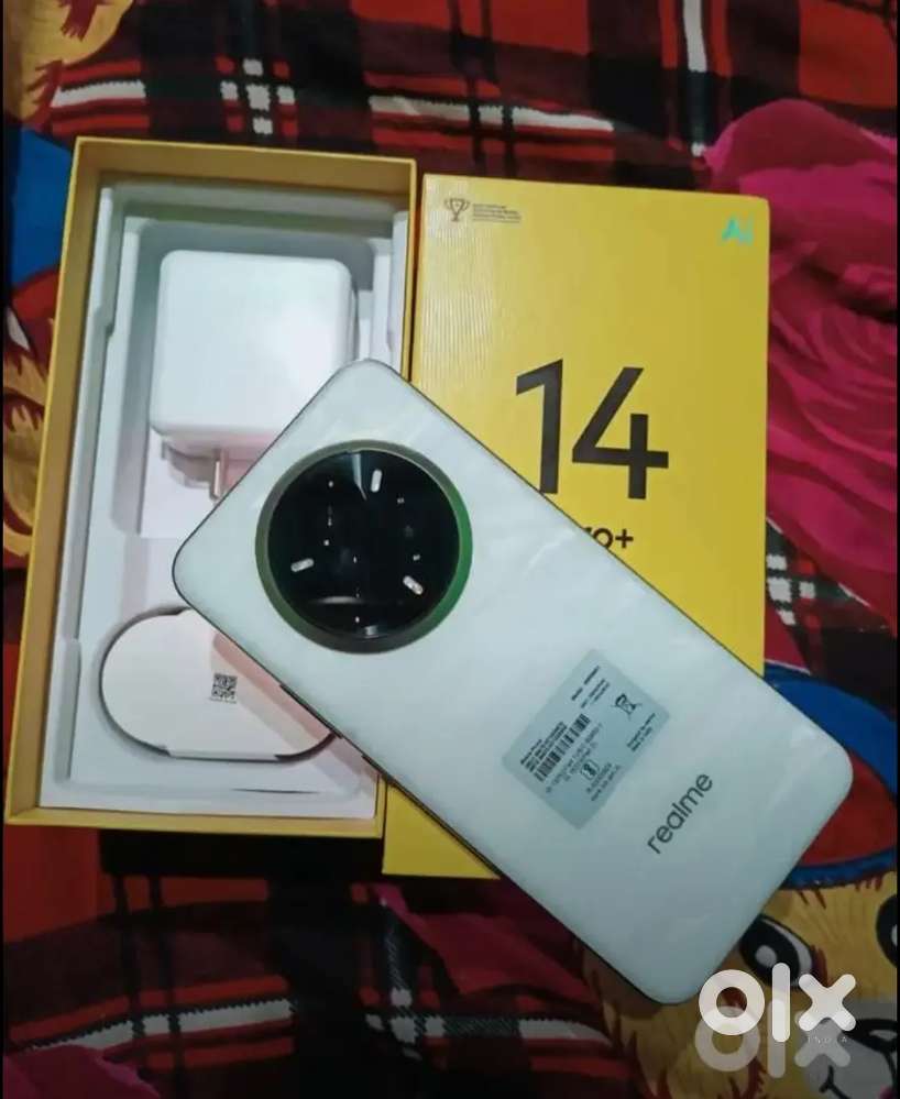 Realme 14 pro plus 8 128 gb 4 month