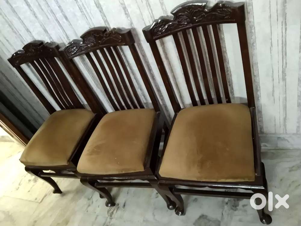 Urgent Sale Wooden Chairs for Dining Table Six Nos