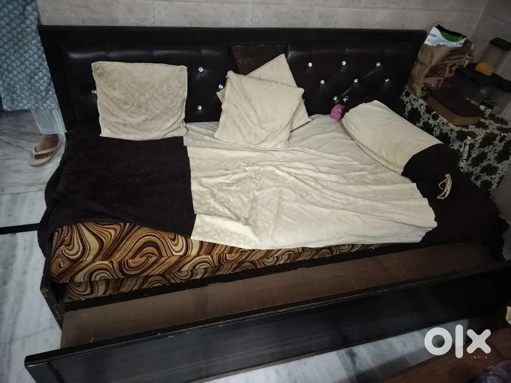 Diwan cum bed 6 by 6 feet sangwan wood with box storage