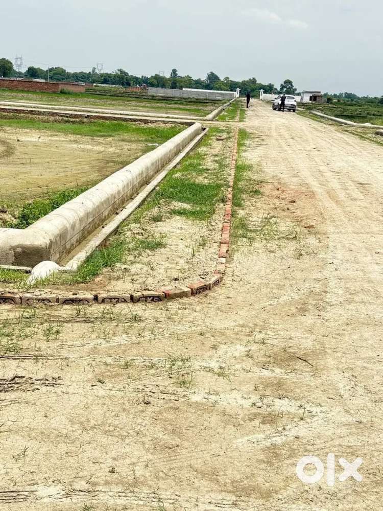 Lucknow me plot le sultanpur road Amethi market me 651$/sqft me